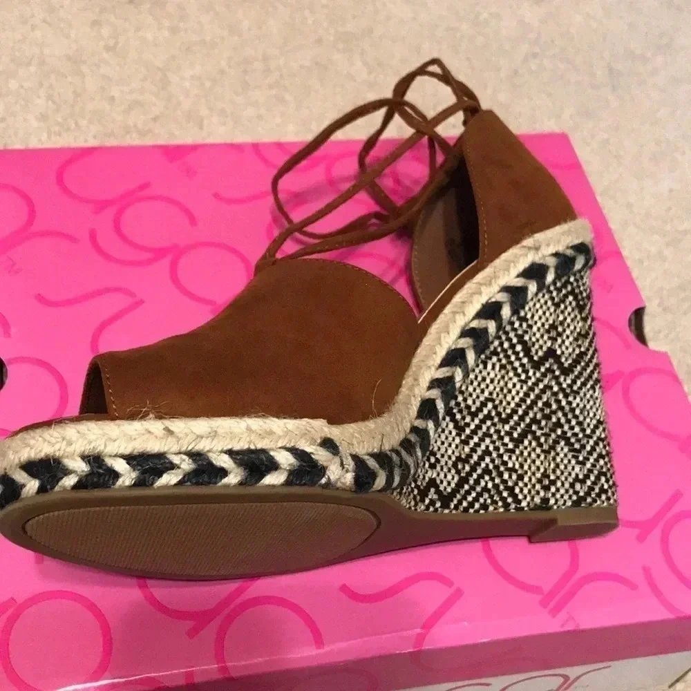 🌟HOST PIC🌟 Gorgeous NIB wedge sandals 🌟